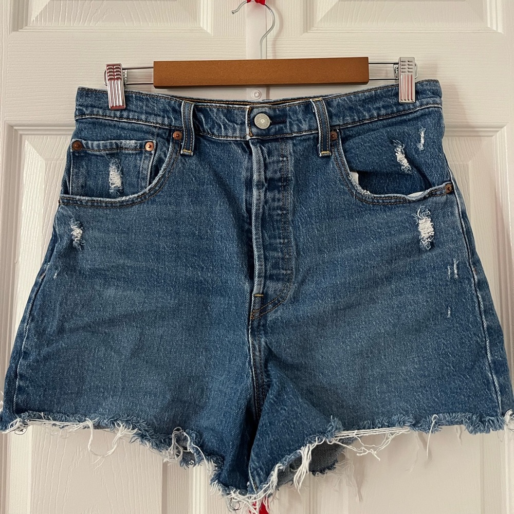 Women’s Levi’s Ribcage 31 cutoff shorts